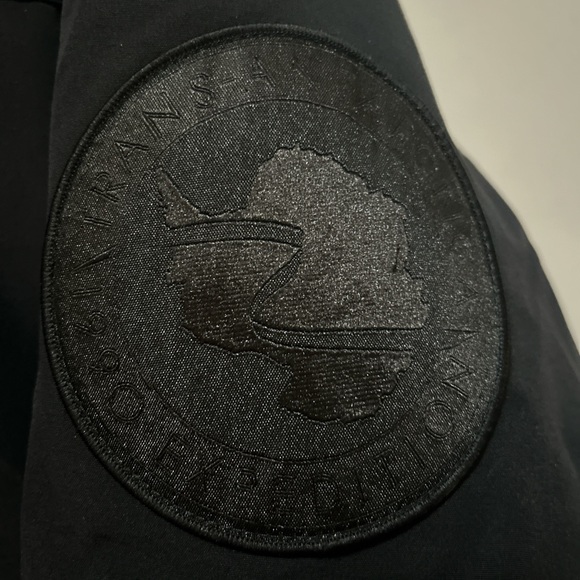 The North Face Women's Expedition Mcmurdo 700-Down Warm Parka Jacket in black. - Picture 8 of 9